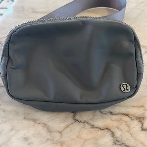 Lululemon everywhere belt bag 1L in silver, used once